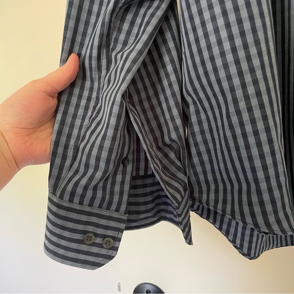 Van Heusen Dress Shirt XL - Picture 2 of 4